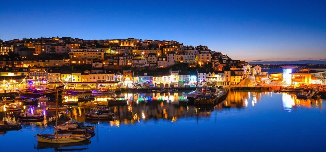 Brixham Harbour Sunset Stockimage 1545x1030 Alamy Hy7mdf 1140x530